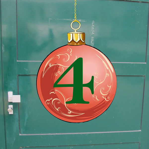 Door with christmas bauble no. 4, graphic by Monika on pixabay