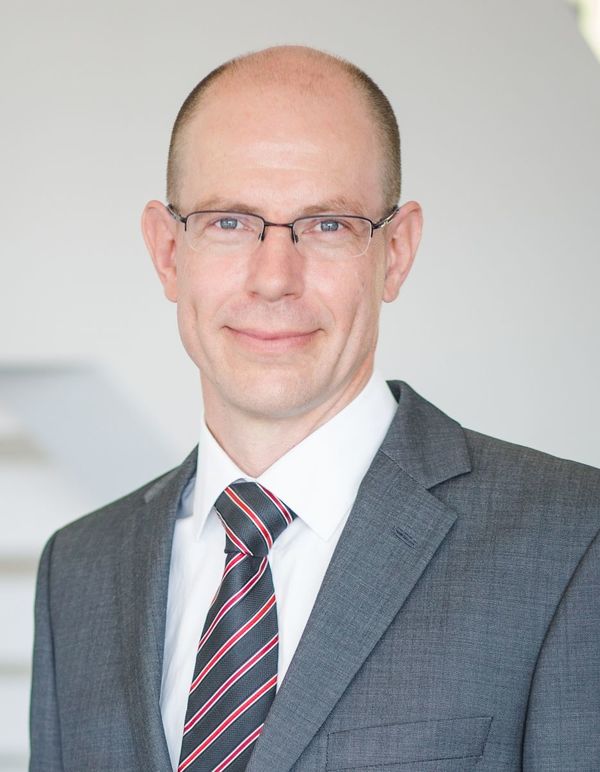 Dr. Winfried Göttsch Dr. Winfried Göttsch
