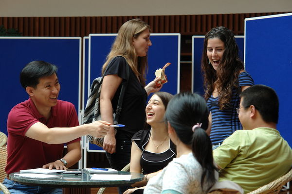 Postdocs at the FLI Postdocs at the FLI