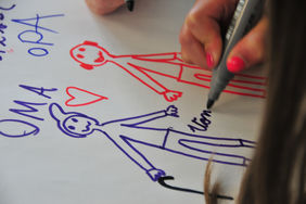 Grundschüler beschäftigen sich am FLI mit der Frage „Warum wird die Oma alt?“ (Foto: FLI/Kästner)