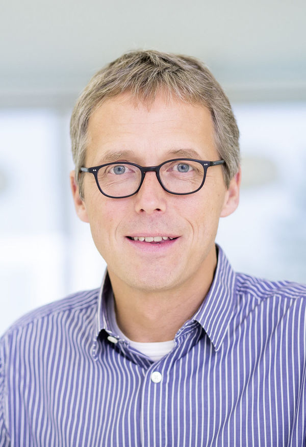 Dr. Wilfried Briest Dr. Wilfried Briest